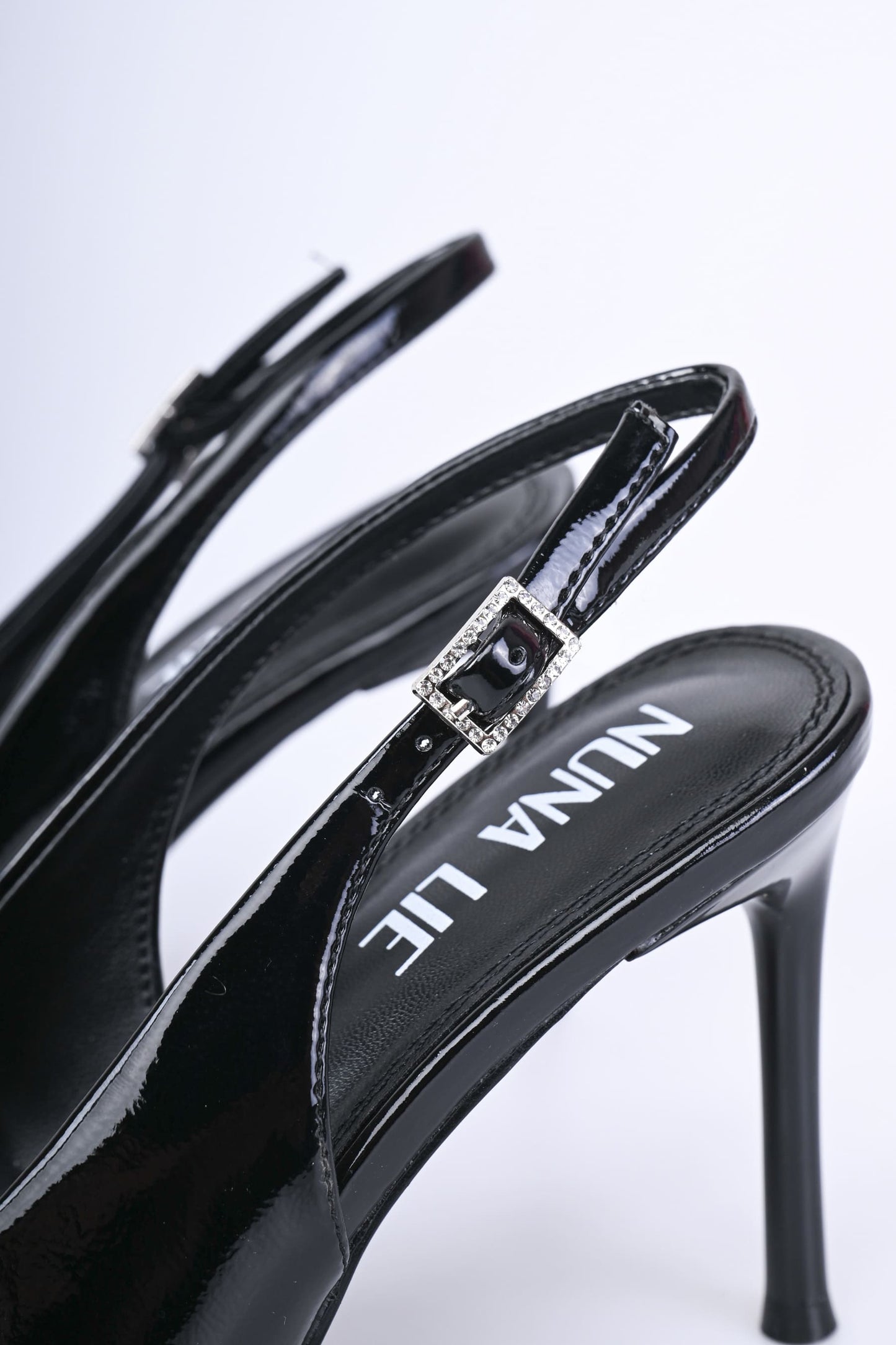 Décolleté slingback con nervature